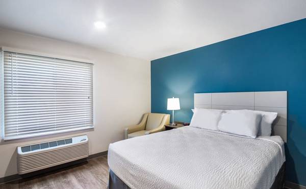 $1,599 / 1br - Managers Special for Your First Month - A Smart Apartment Alternative! (991 E Lake St, Addison, IL)63898735635203122