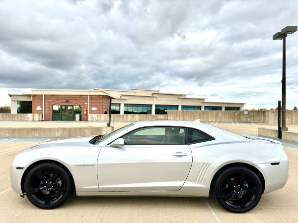 Chevrolet Camaro 2LT Coupe - 6-Speed - Low Miles 1