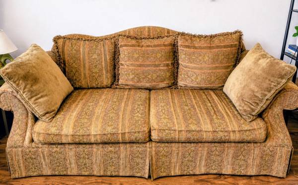 FREE Couch Loveseat 1