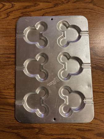 Mickey Mouse Treat Pan 1