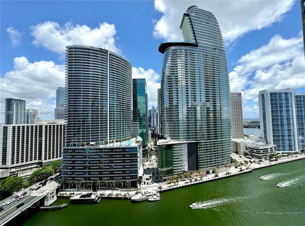 $4,500 / 1br - 798ft2 - Experience Upscale Urban Living in Iconbrickell Condo No 1 (Miami)64051002899330121