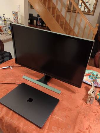 Samsung 28" 4K UHD Monitor 1
