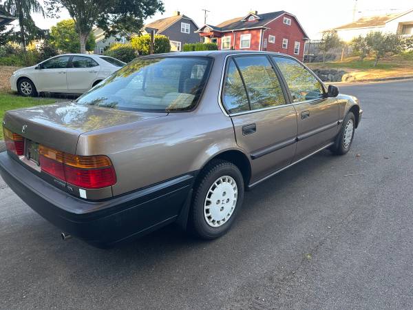 1990 Honda Accord DX 54k miles - $6,500 (Everett)63474299755137122
