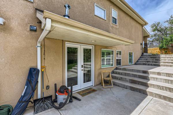 $1,049 / 1br - 800ft2 - HUGE room w/ private bath/parking in Golden! (Golden)63920601805699122