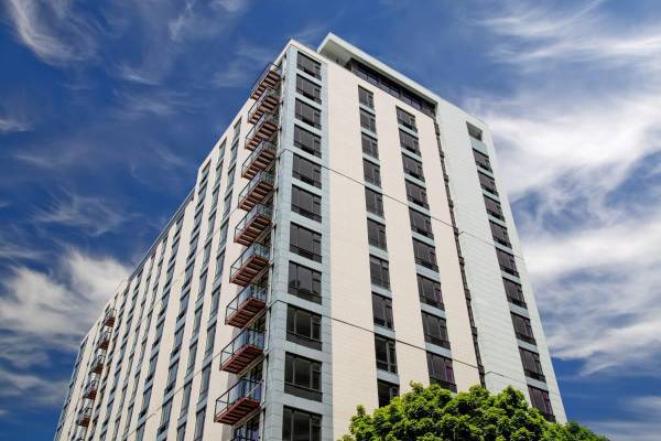 Impeccable Studio with Energy-Efficient Appliances & Big Windows 1