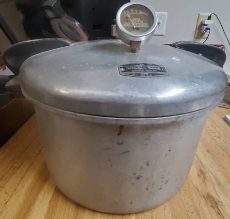 Vintage No 7-16 Magic Seal 16 qt. Aluminum Pressure Cooker 1