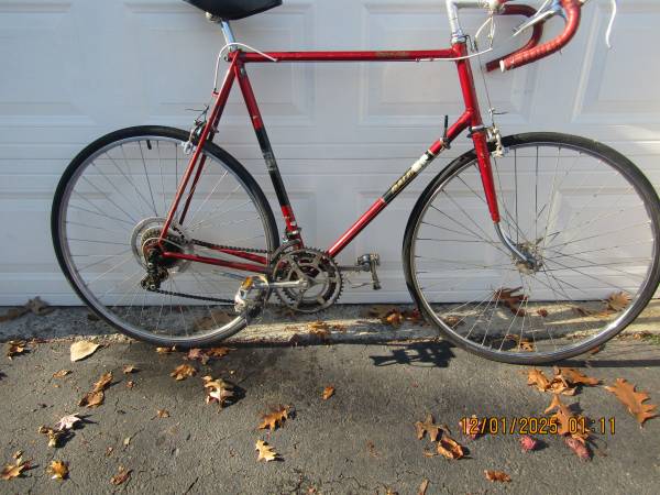 RALEIGH Grand Prix;6´ to 6´3¨;newer tires;10 speed;winter pricing 64cm 1