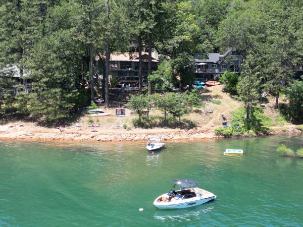 $549 / 4br - LAKEFRONT Lake Shasta, Sleeps 14, Retreat #2 (Lakehead, CA)64148859144066123