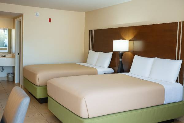 Affordable Weekly & Monthly Rooms, King or Double Beds Available 1