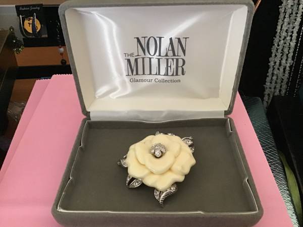 Nolan Miller classic brooch 1