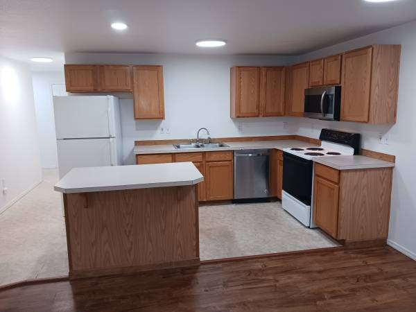 2Bed 2.5Bath Townhouse Available 2/02/2026 1