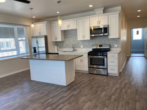 $1,600 / 2br - 2br - Newbury Square Apartments- FREE Utilities ((Hyattsville, MD))63896278009602124