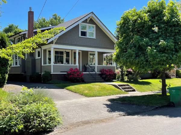 $1 / 2br - 2BR Renovated Craftsman in Historic Sellwood Neighborhood (Portland, OR)63914740273667120