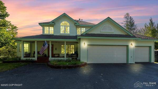 $789,000 / 4br - 3716ft2 - Comfortable Living Room With Unobstructed Mountain View (Palmer)64014174356227120