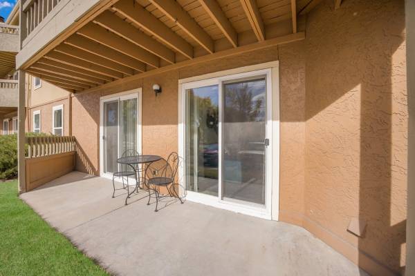 $1,595 / 2br - 970ft2 - Parque para perros, cancha de voleibol playero, arrendamiento a corto plazo (2880 Woodland Hills Dr, Colorado Springs, CO)63687067094145123