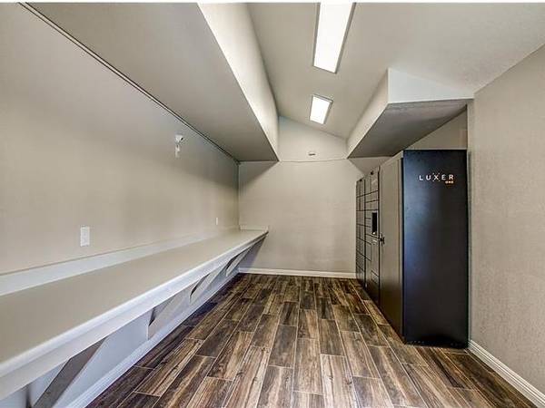 $2,299 / 2br - 873ft2 - Cable or Satellite, Garbage Disposal, Freeway Access, Spa64028081574146121