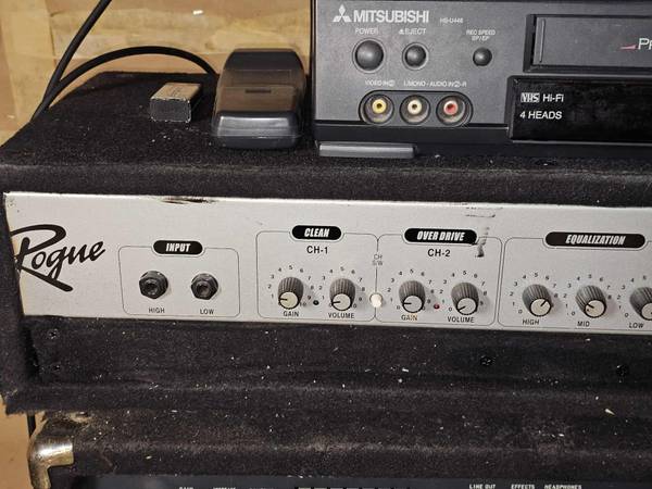 Rogue GS-100R combo amp converted to an amp head 1