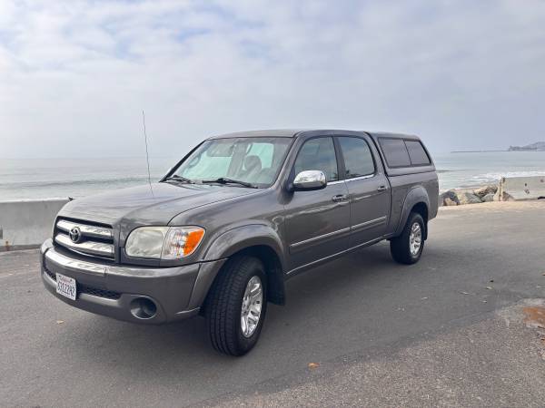 ORIGINAL OWNER: 2005 Toyota Tundra 4dr Double Cab with Snugtop Shell 1