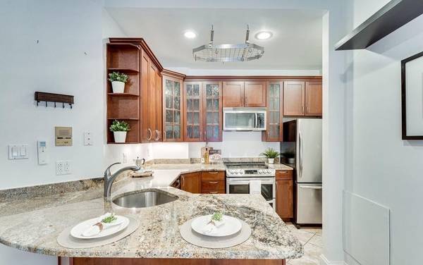 $1,000 / 1br - 620ft2 - Charming 1bed, 1bath with lots of sunlight. (Washington, DC)64040030613505120
