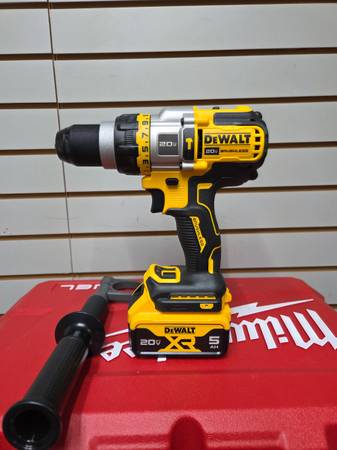 ♤ NEW Dewalt 20V Flexvolt Brushless 3-speed hammer drill + 5AH battery 1