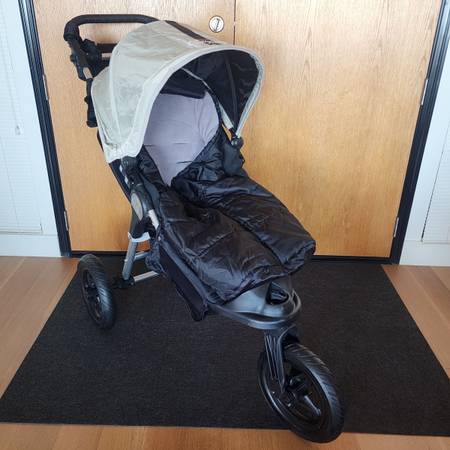 (Exceptionally Clean) Baby Jogger City Elite + FREE Winter Insert 1