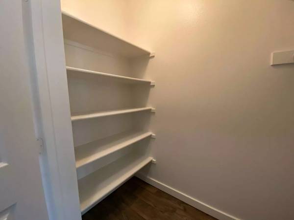 $1,594 / 1br - 695ft2 - Great 1 bed / 1 bath! We Love Pets! Ask about our Pet Policy (Portland - Close to Airport)64038885931651121
