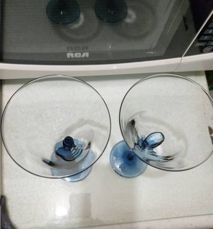 4 hermosas copas para martini con tallos azules - $12 (Upper East Side)63470098749571121