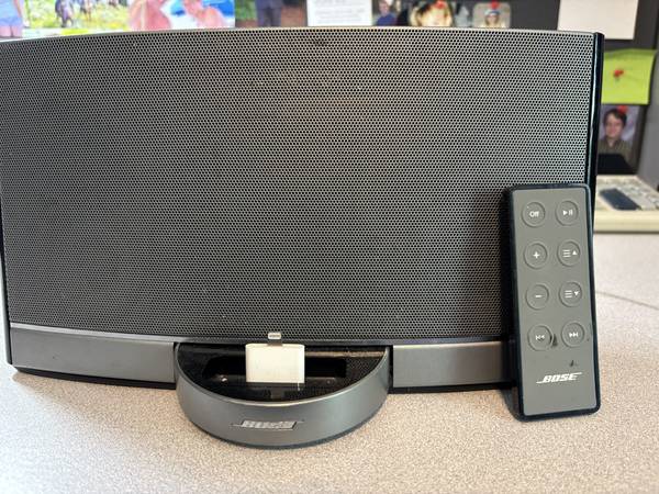 BOSE rechargeable speaker 1