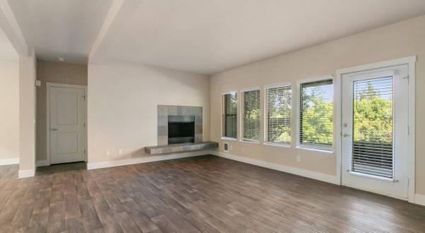 $2,339 / 2br - 1095ft2 - Parque para perros, Persianas para ventanas, Armarios empotrados, Pisos con apariencia de madera (Mountain Park)63672530622595120