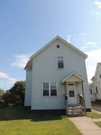 $395 / 4br - Barrio UWEC 203 Calle Chestnut (Eau Claire, WI)63845958953091120