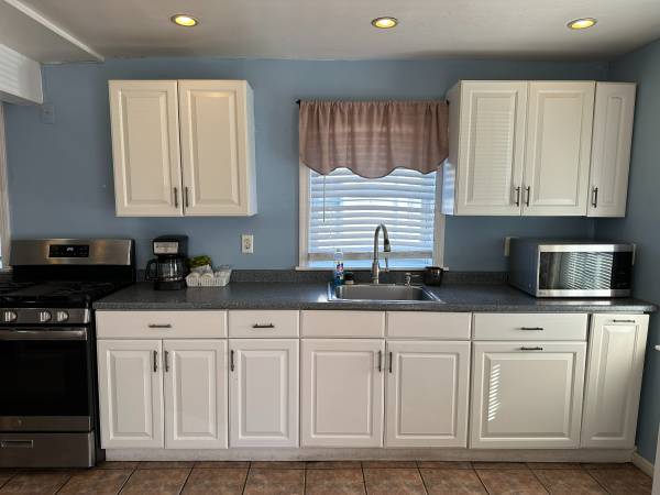 $3,000 / 5br - Five Bedroom Winter Rental Available (Hampton Beach, NH)63656244866819122