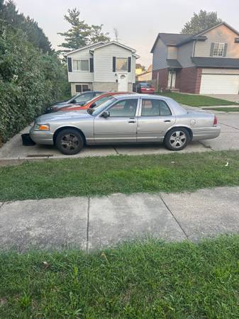 2011 Crown Victoria interceptor de policía - $2000 (Westland, MI)63470235816449122