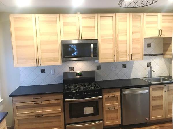 $2,800 / 3br - & 2 Full Baths .....On Wooster Street.................Pets Possible !! (New Haven)64010165532930124