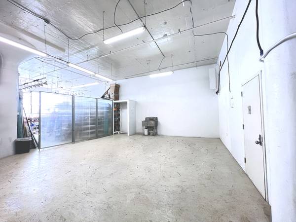$1,500 / 500ft2 - Large & Luminous Bushwick Studio - Yearly Renewable (Bushwick)63661187583619122