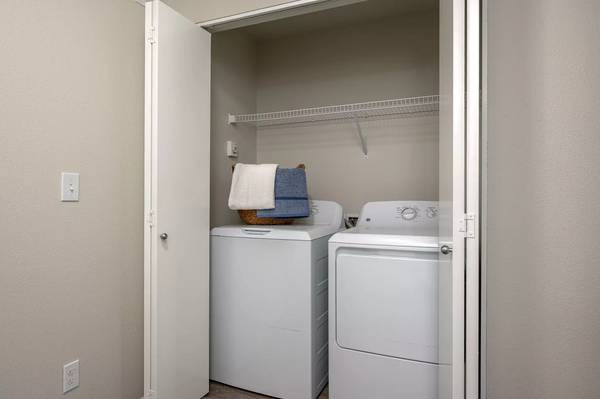 $1,525 / 1br - 747ft2 - Stop in Today Move In Tomorrow! 747 sq ft 1 bed / 1 bath! (Vancouver, Vancouver Mall, Downtown Vancouver)63842024168195123