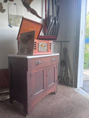 Small cabinet with marble top 1