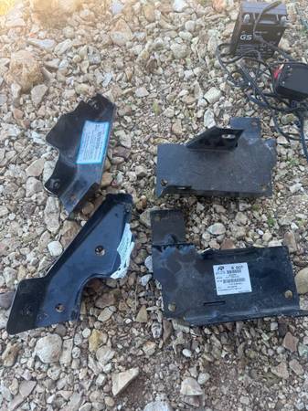 2003-2007 Chevy Silverado 1500 front bumper brackets Chevrolet 1