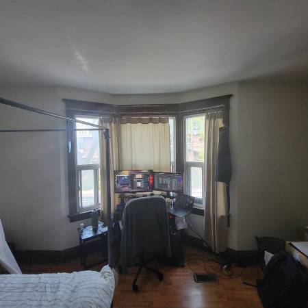 $820 / 3br - CALUMET PARK COZY ROOM W — ROOM AVAILABLE IN PET-FRIENDLY!! (Lincoln Park)63960012199298122