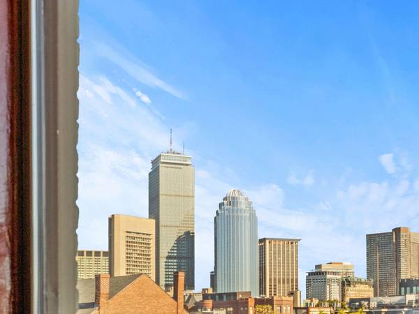 $4,400 / 2br - ** 1 Month Free ** South End Tremont St unit with High ceiling. Cat ok (South End)64167150798338124