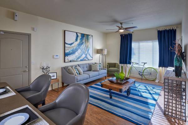 $1,699 / 1br - 806ft2 - Parque para Perros sin Correa, Centro de Negocios, Piscina Todo el Año (4560 S Balsam Way Denver, Co. 80123)63771721439745123