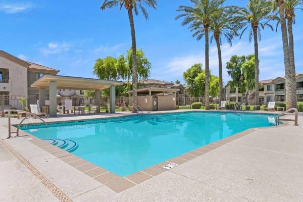$1,285 / 1br - 761ft2 - Garden Tubs and Dual Sinks, BBQ Grills, Outdoor Fire Pit (Goodyear)64024991616899121