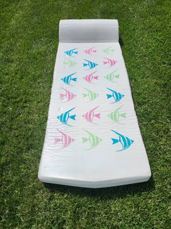 Frontgate Premium Pool Float - Fish 1