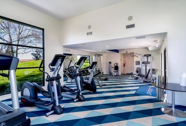 2/BD, Situated in Murietta!, Garages 1