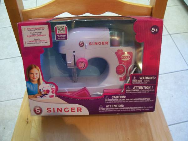 Kids Singer Sewing Machine 1