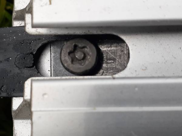 Audi A4 Barras transversales para portaequipajes P/N 8K9 071 151L - $80 (Orlando)62969132653827124