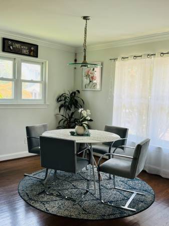 $1,250 / 1br - Spacious Basement Suite with Private Bath separate entrance for rent (Arlington)64199867662723120