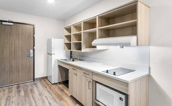 Low weekly and monthly rates, 4 miles from RV Hall of Fame & Museum 1