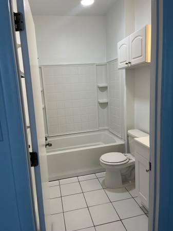 $2,000 / 3br - Apartamento de tres dormitorios en dos niveles (University square)64046034527362123