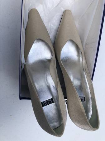 Ivory-Colored Cloth Stuart Weitzman Shoes 1