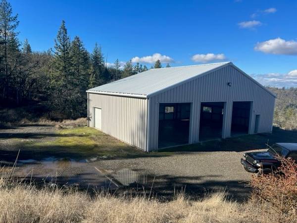 $349,000 / 4800ft2 - 5.25 acres con taller metálico aislado de 60x40x28, listo para bardominio (Eagle Point)64192591456131121